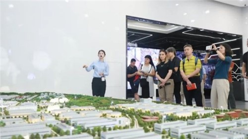 國(guó)際媒體第二波！法新社等11家國(guó)內(nèi)外主流媒體采訪(fǎng)中偉